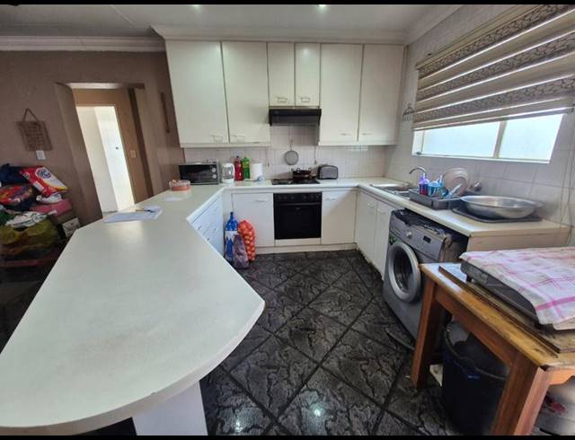 2 BEDROOM TOWNHOUSE FOR SALE IN RACEVIEW